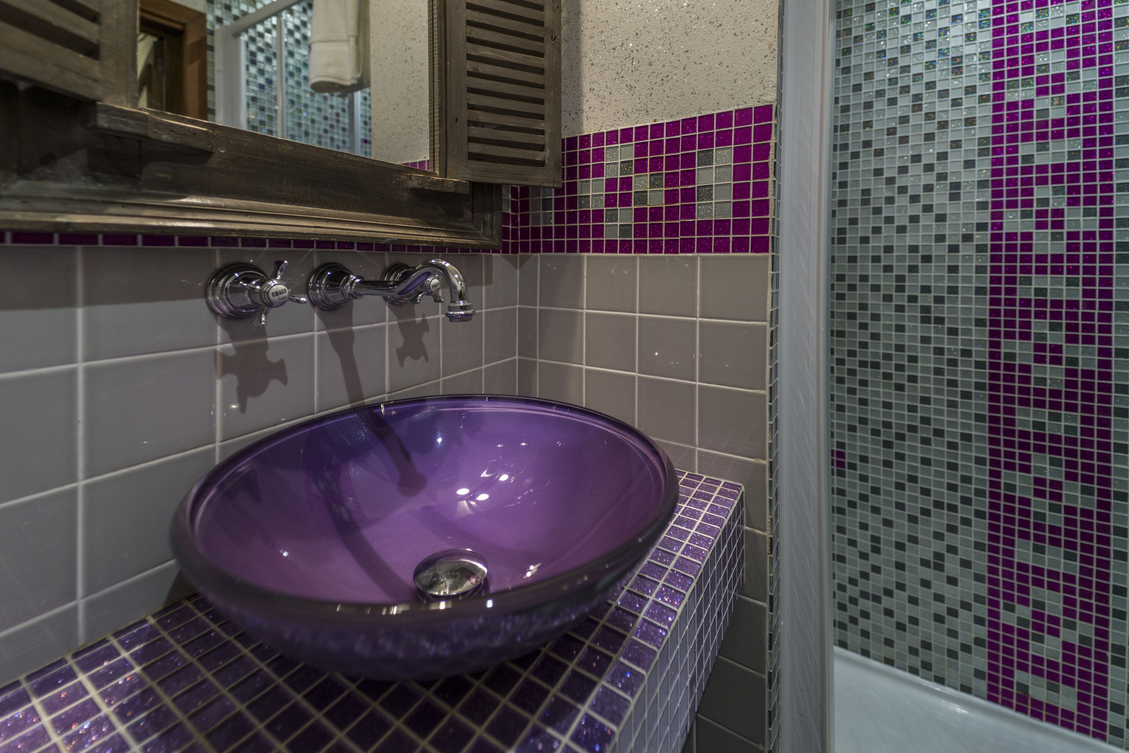 comfort double room | bathroom | free toiletries, hair dryer, towels