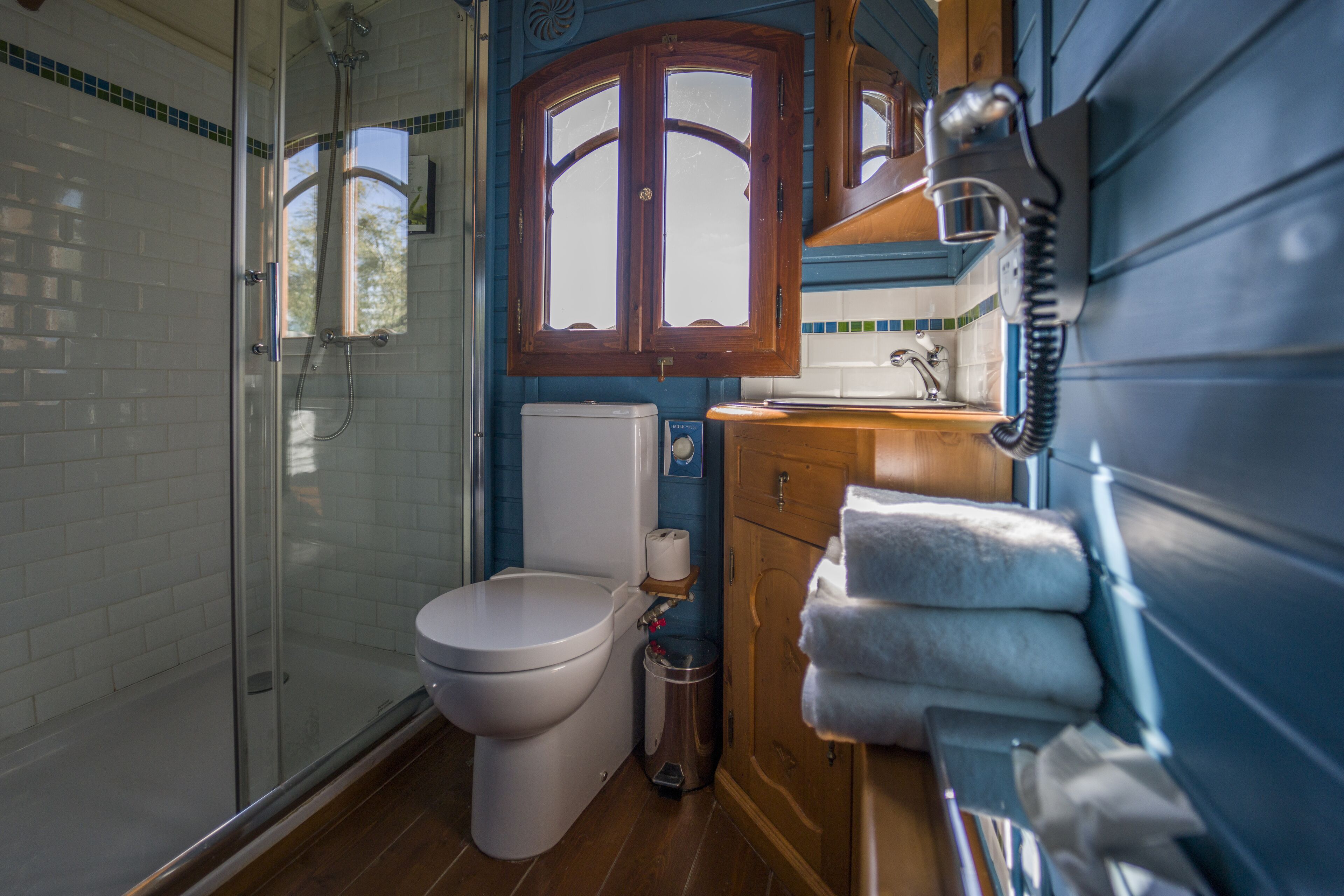 gypsy caravan | bathroom | free toiletries, hair dryer, towels