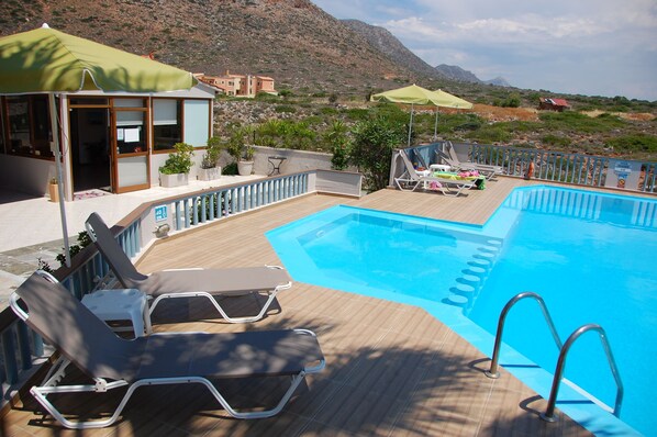 Outdoor pool, pool umbrellas, sun loungers