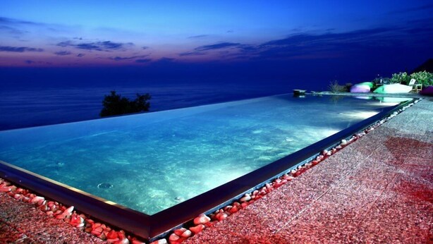 An infinity pool with a clear view of the ocean at dusk. - Serenity Boutique Hotel (Lefkada)