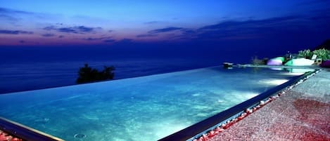 Kolam renang outdoor