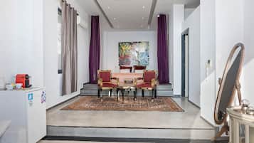 Bureau, chambres insonorisées, Wi-Fi gratuit, draps fournis