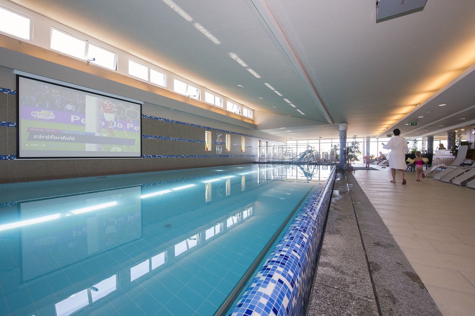 3 indoor pools, pool loungers