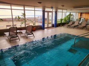 4 indoor pools, sun loungers