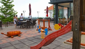 Zona de juegos infantil al aire libre