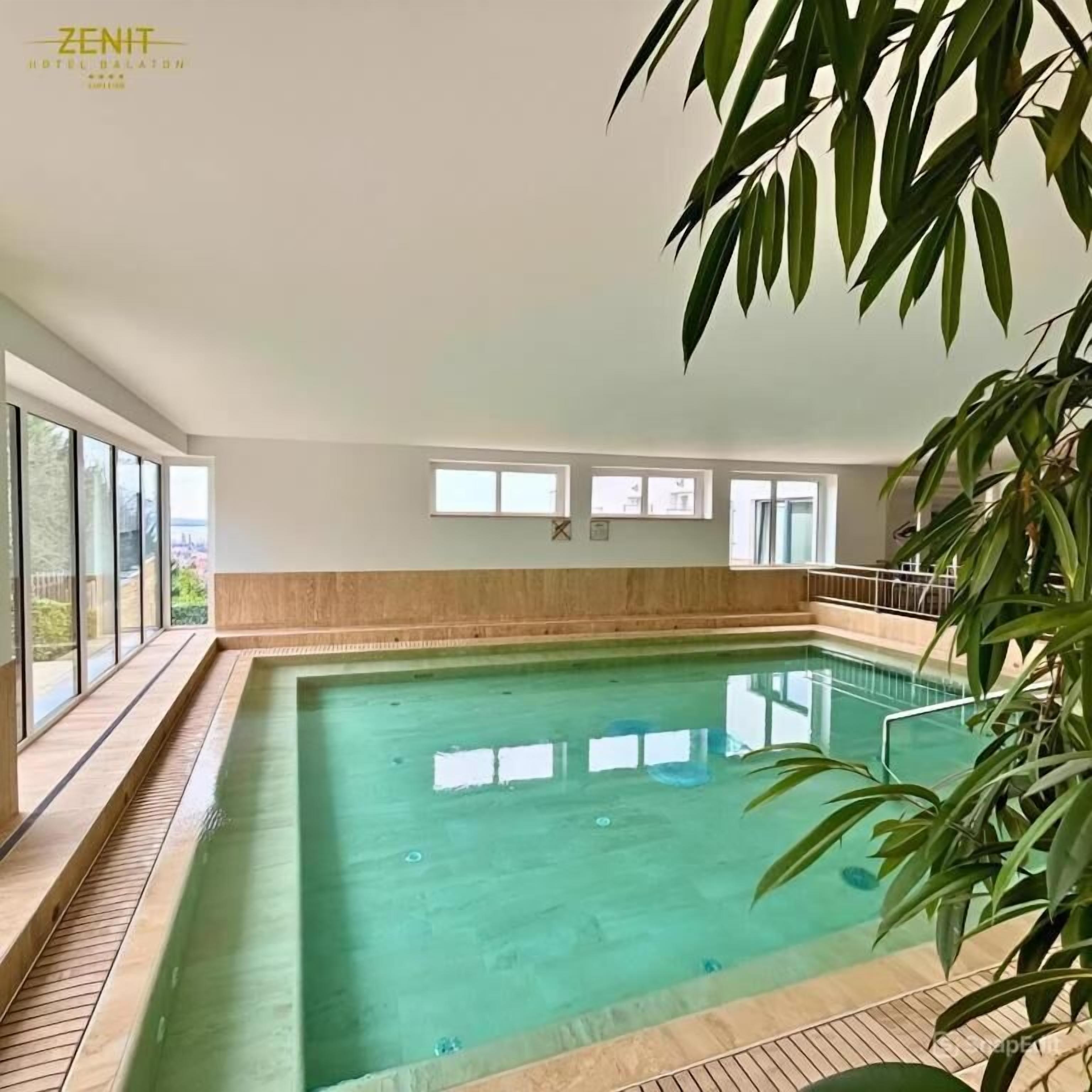 4 indoor pools, sun loungers