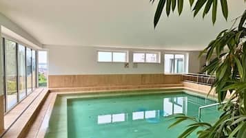 4 indoor pools, sun loungers