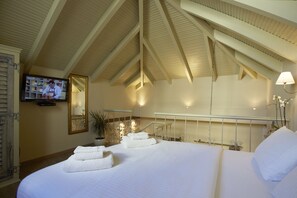 Suite, 1 Bedroom (Agora) | Premium bedding, free minibar, in-room safe, individually decorated - Casa Maistra Residence (Rethymno)