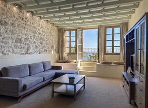 Superior Suite, 2 Bedrooms (Panorama) | Living area