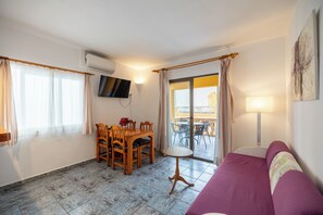 Superior Suite, 1 Bedroom | Minibar, desk, laptop workspace, iron/ironing board - Doris (Ses Salines)
