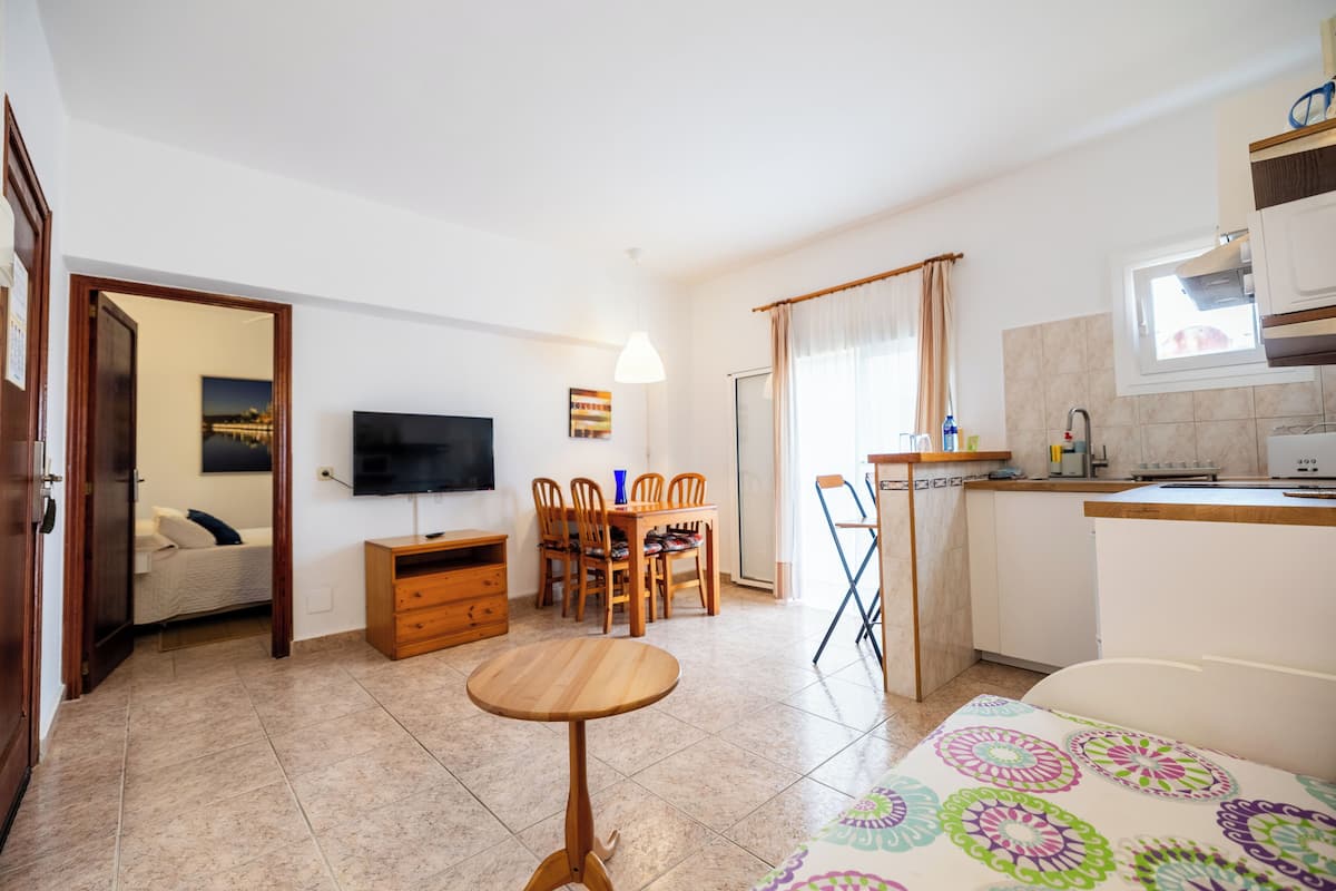 Superior Room | 1 bedroom, minibar, desk, laptop workspace