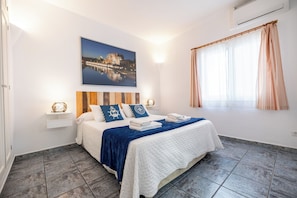 Superior Suite, 1 Bedroom | Minibar, desk, laptop workspace, iron/ironing board - Doris (Ses Salines)