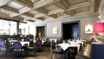 Se sirven almuerzos y cenas, cocina local