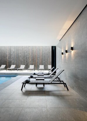 Indoor pool, sun loungers
