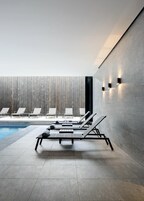 Indoor pool, sun loungers