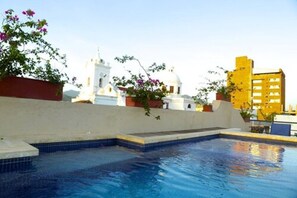 Outdoor pool, pool umbrellas, sun loungers