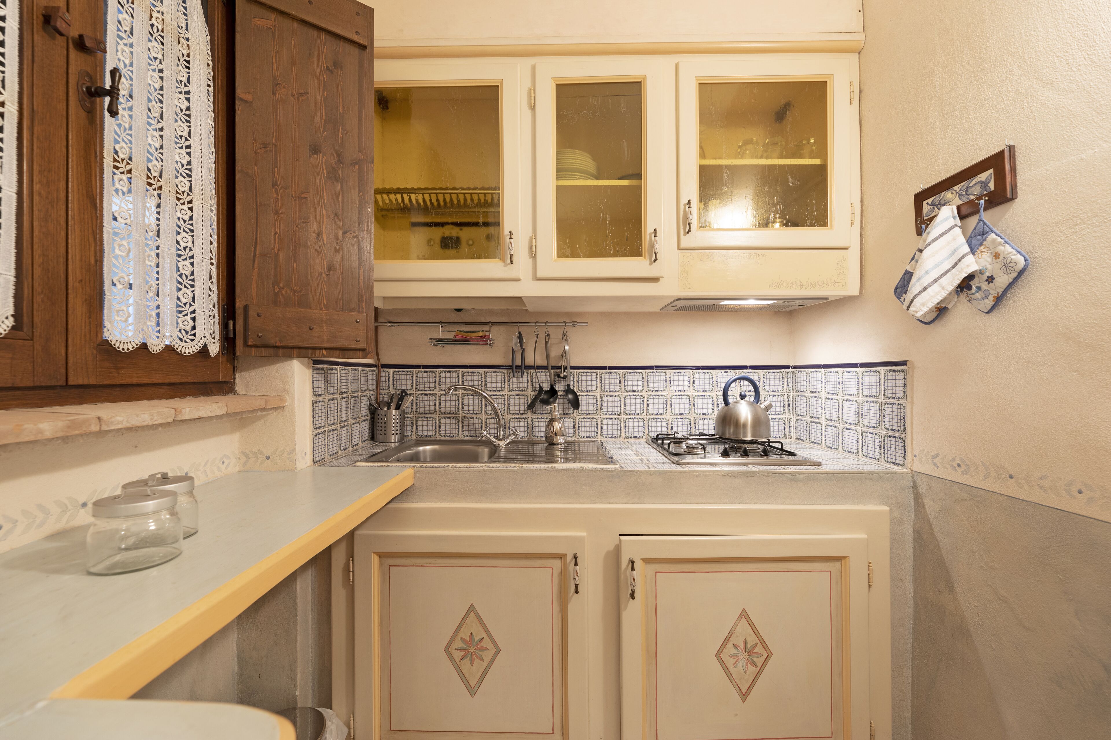 superior apartment, 1 bedroom | private kitchenette | mini-fridge, coffee/tea maker, electric kettle