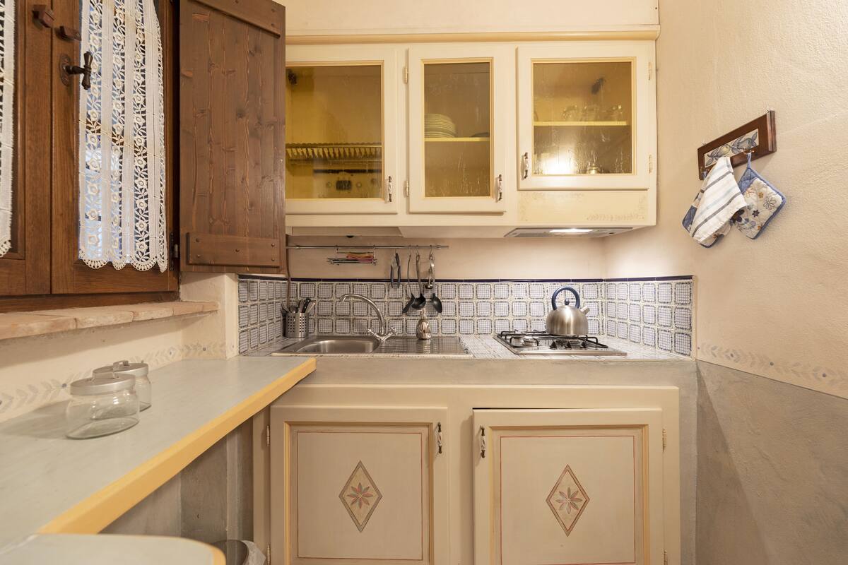 superior apartment, 1 bedroom | private kitchenette | mini-fridge, coffee/tea maker, electric kettle