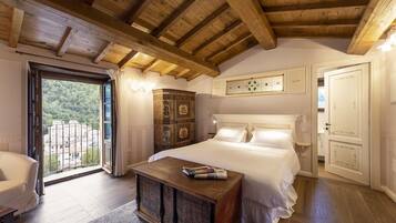 Deluxe Double Room | Premium bedding, down comforters, in-room safe, individually decorated