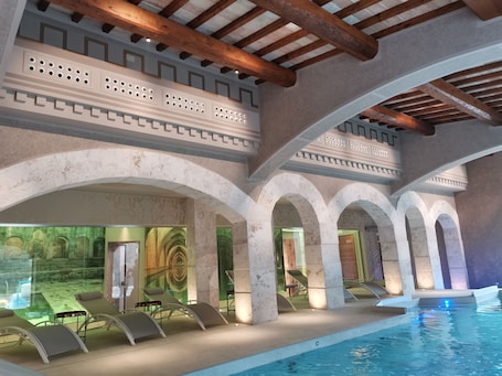 Un sauna, baño turco/hammam, tratamientos corporales