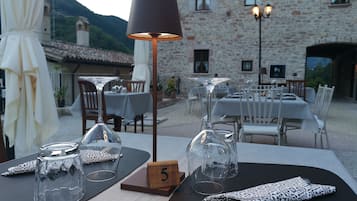 Tempat makan outdoor