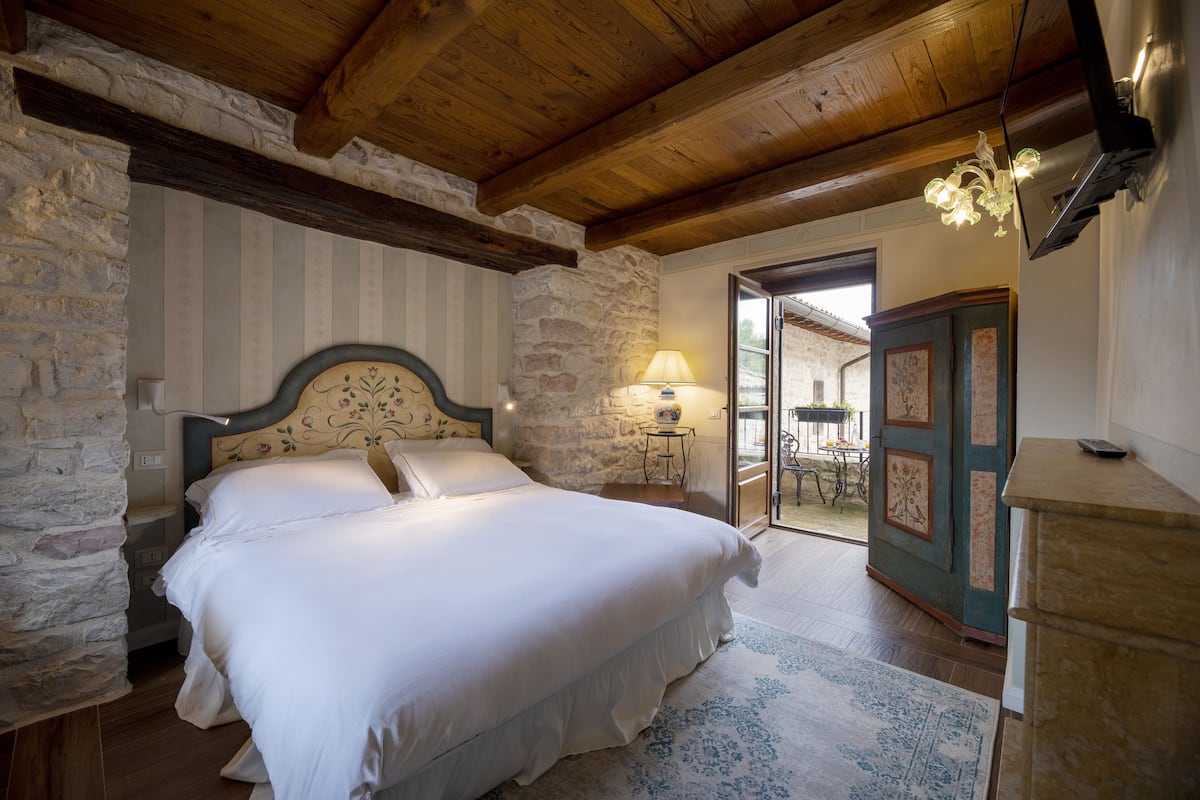 Senior Double Room | Premium bedding, down comforters, in-room safe, individually decorated
