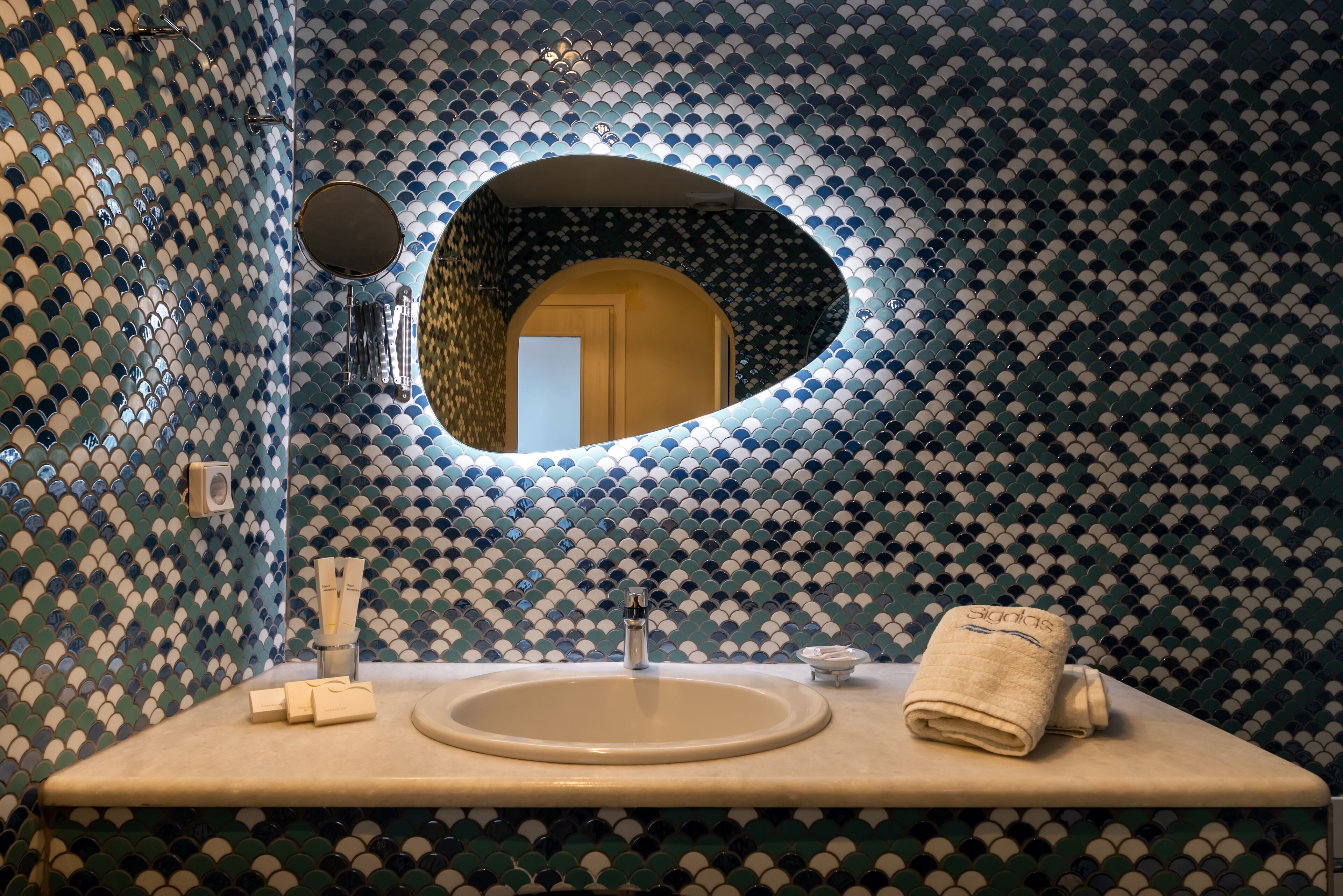 suite, beachside | bathroom | shower, free toiletries, hair dryer, bathrobes