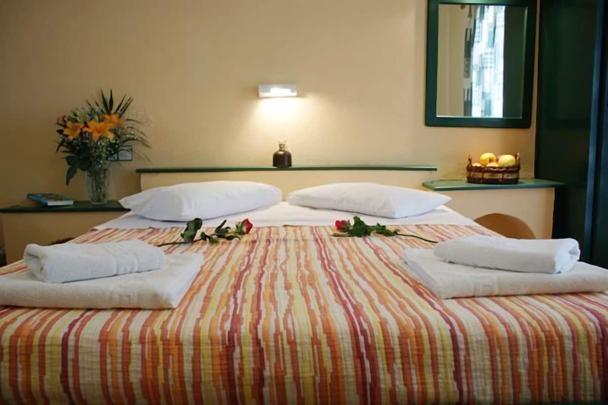 Studio | In-room safe, iron/ironing board, free WiFi, bed sheets