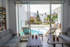 Interior - Jason Studios (Naxos)