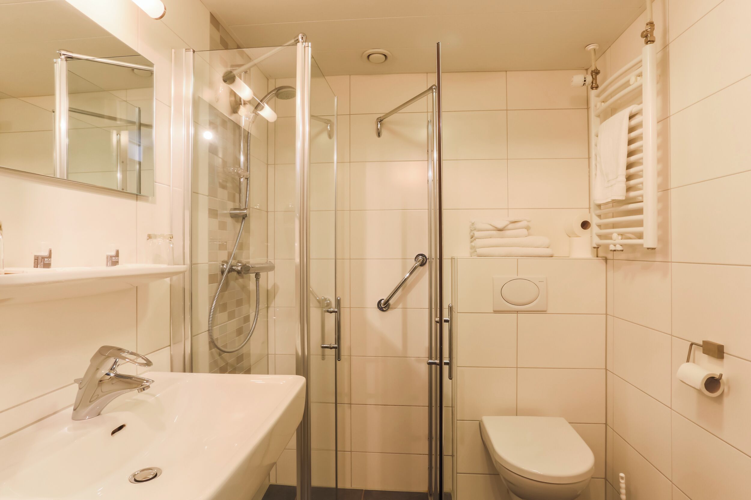 double room | bathroom | shower, free toiletries, hair dryer, towels