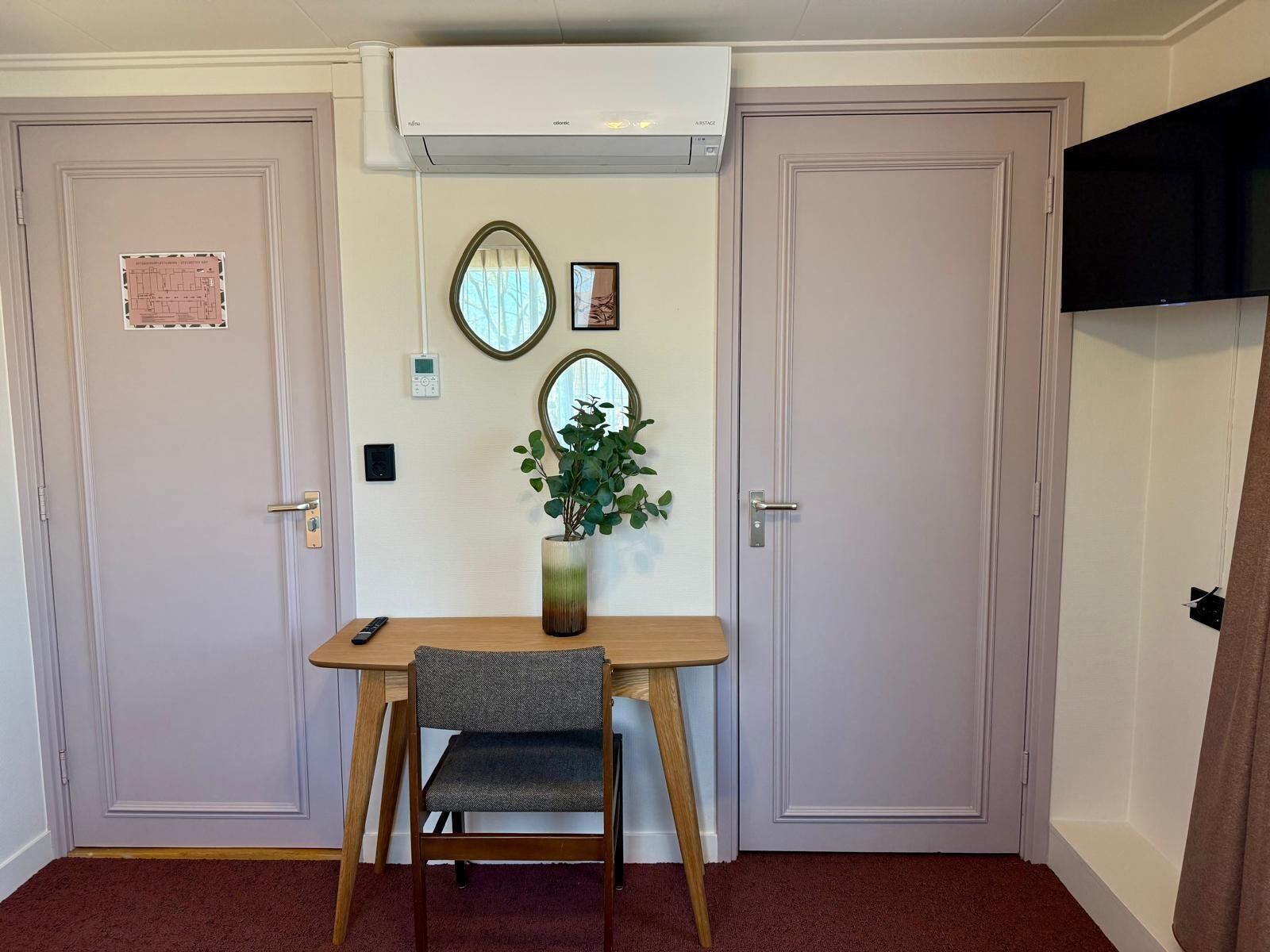 single room | in-room safe, desk, iron/ironing board, free wifi