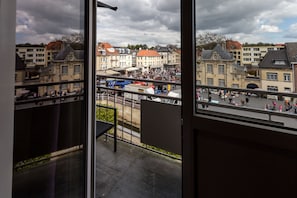 Quarto casal conforto, sacada | Vista para a cidade