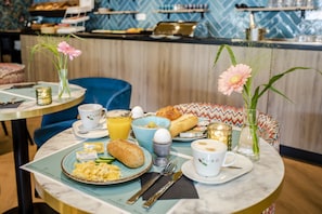 Daily buffet breakfast for a fee - Hotel Botterweck (Valkenburg aan de Geul)