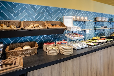 Desayuno buffet diario (EUR 14.50 por persona)
