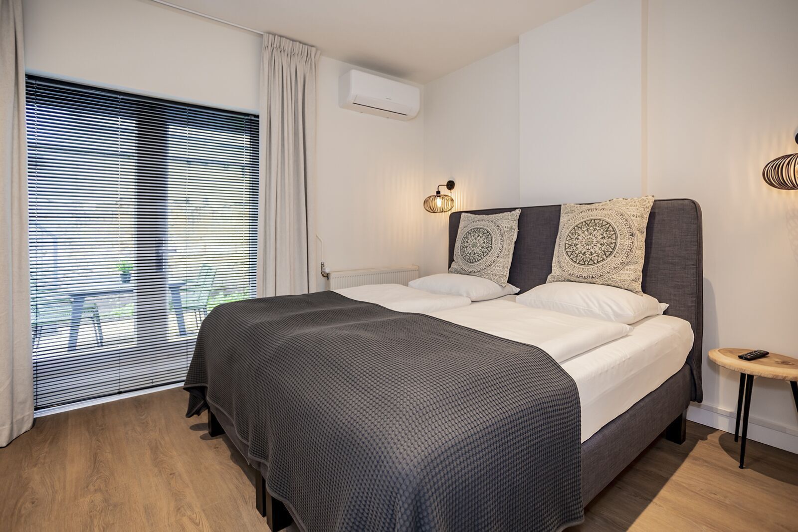 高級寢具、嬰兒床 (收費)、Wi-Fi、床單