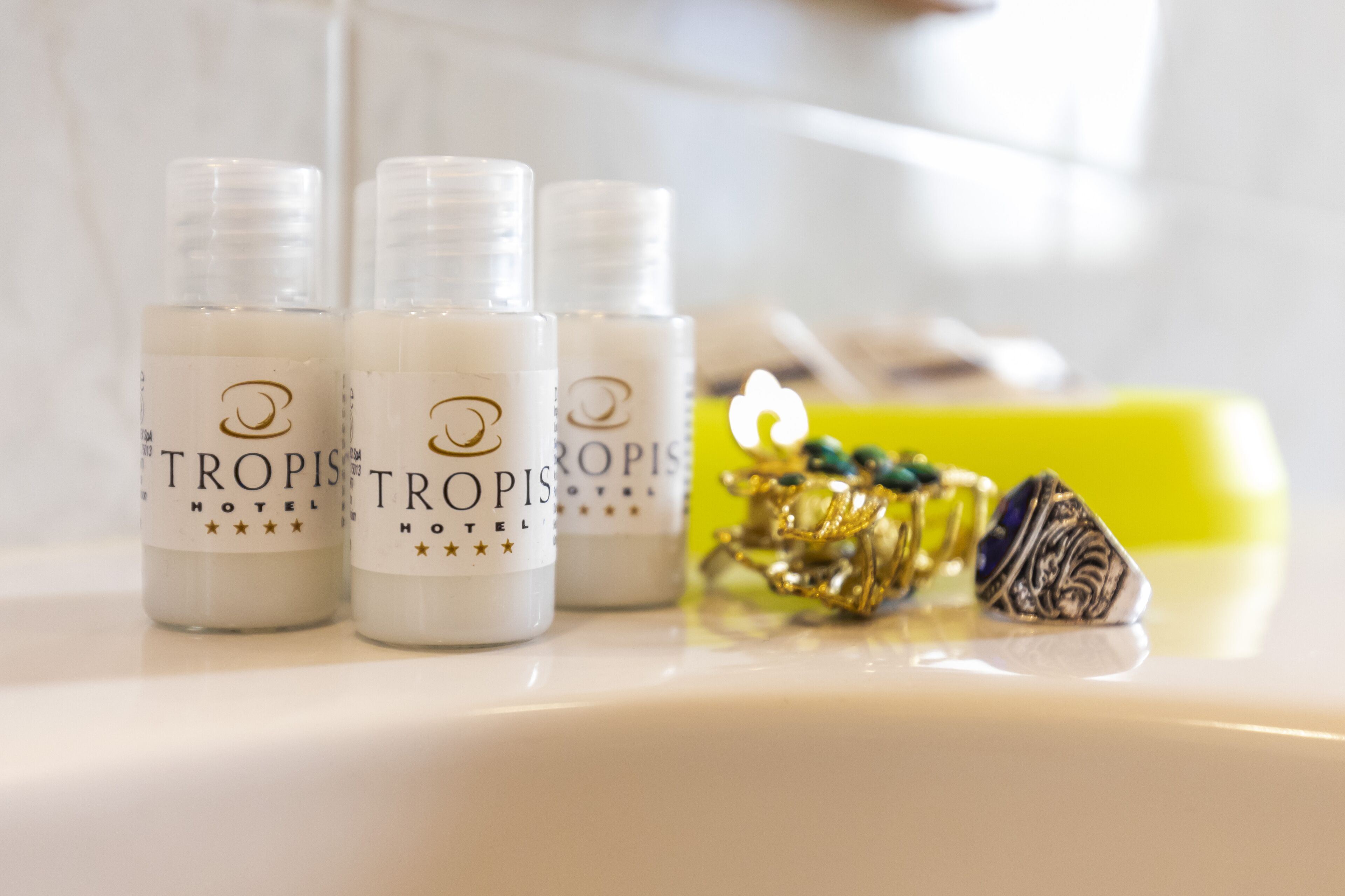 shower, free toiletries, hair dryer, bidet