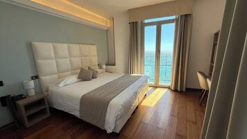 Deluxe Double Room, Sea View | Minibar, in-room safe, desk, soundproofing