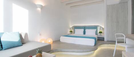 Suite Superior, hot tub | 1 kamar tidur, bantalan ekstra lembut, brankas, dan meja kerja