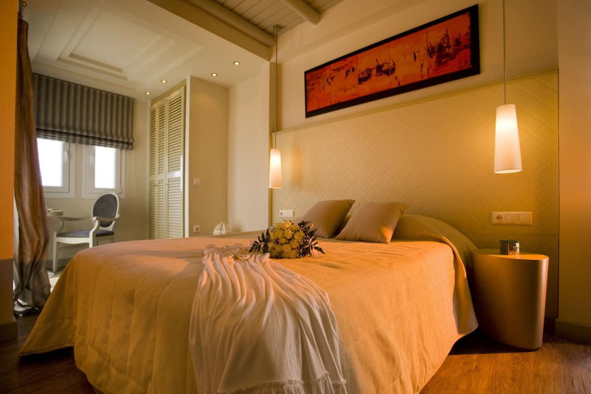 1 bedroom, pillowtop beds, in-room safe, desk