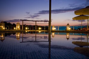 Seasonal outdoor pool, pool umbrellas