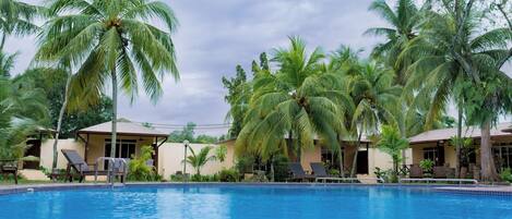 Standard Chalet | Desk, blackout curtains, iron/ironing board, free WiFi