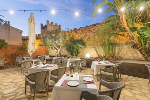 Breakfast and lunch served, Mediterranean cuisine