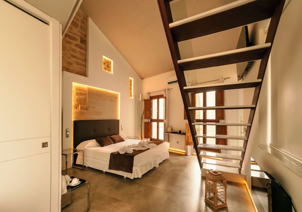 Minibar, in-room safe, individually decorated, individually furnished