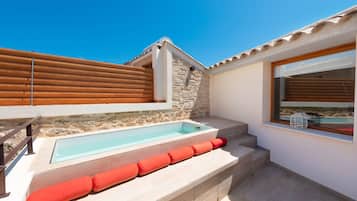 Luxe suite, privézwembad | 1 slaapkamer, een minibar, een kluis op de kamer