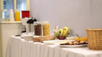 Tägliches Frühstücksbuffet (5 EUR pro Person)