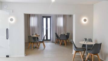 Frokostbuffé hver dag (EUR 5 per person)