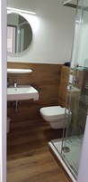 Ducha, secador de pelo, toallas