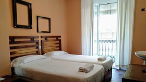 Chambre double ou avec lits jumeaux (with shower)