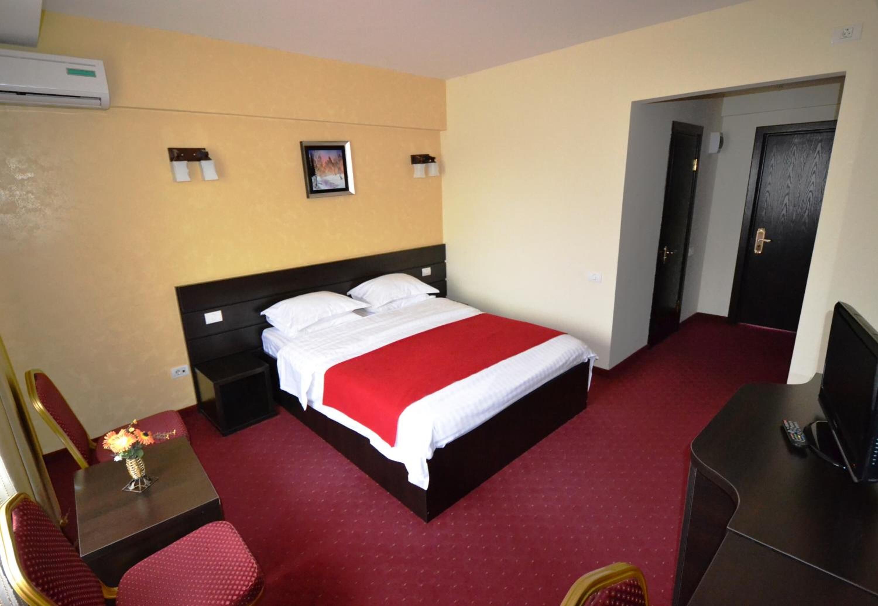 pillow-top beds, minibar, in-room safe, desk