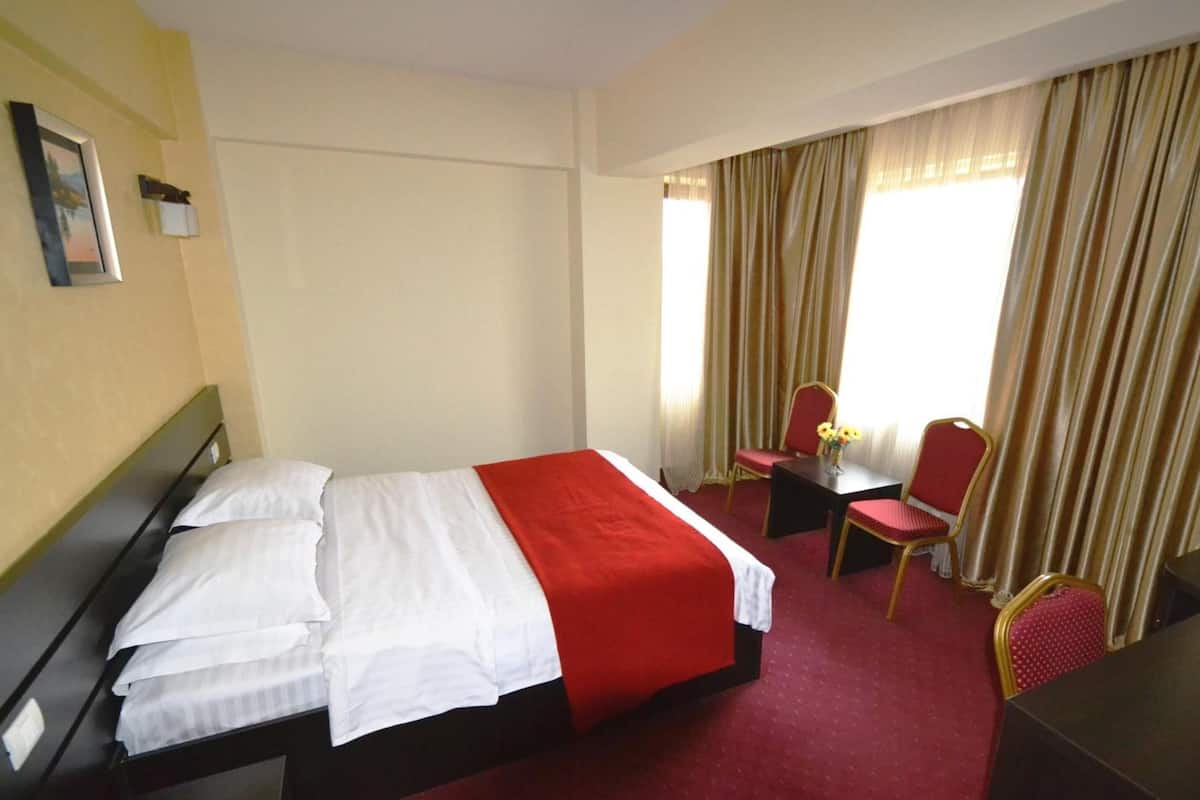 pillow-top beds, minibar, in-room safe, desk